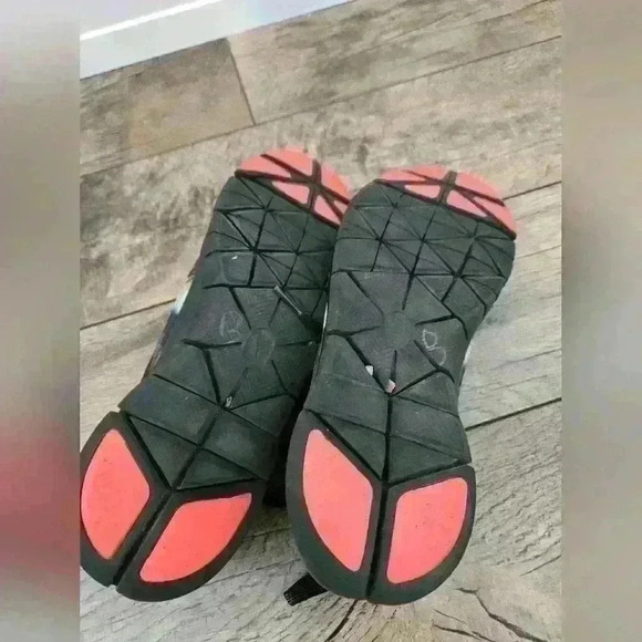 Nike Multicolor Women's Sneakers - Picture 8 of 14